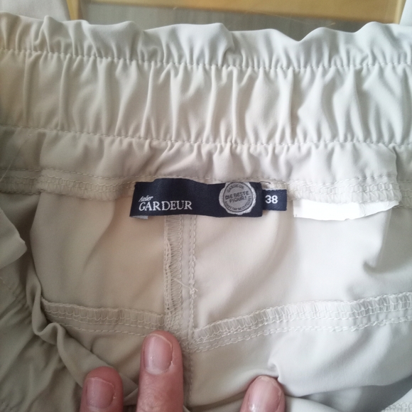 Elegant Women's White Atelier Gardeur Trousers - Picture 3 of 4